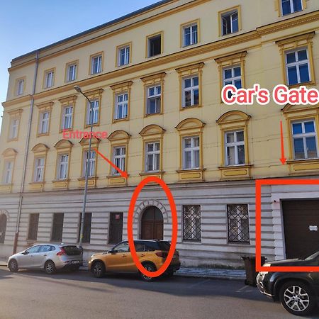 Spacious Flat & Parking Possibility, 3 Stops To Wenceslav Square Прага Екстер'єр фото