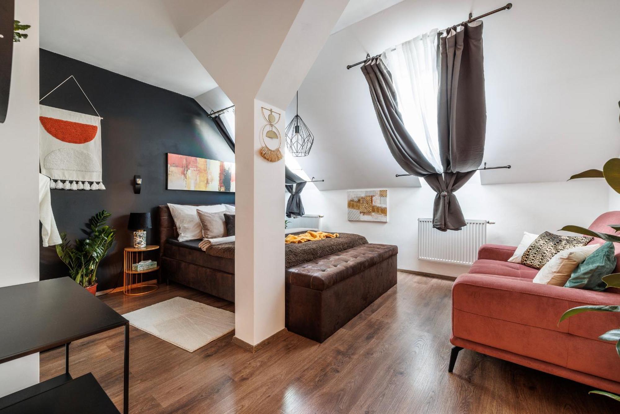 Spacious Flat & Parking Possibility, 3 Stops To Wenceslav Square Прага Екстер'єр фото